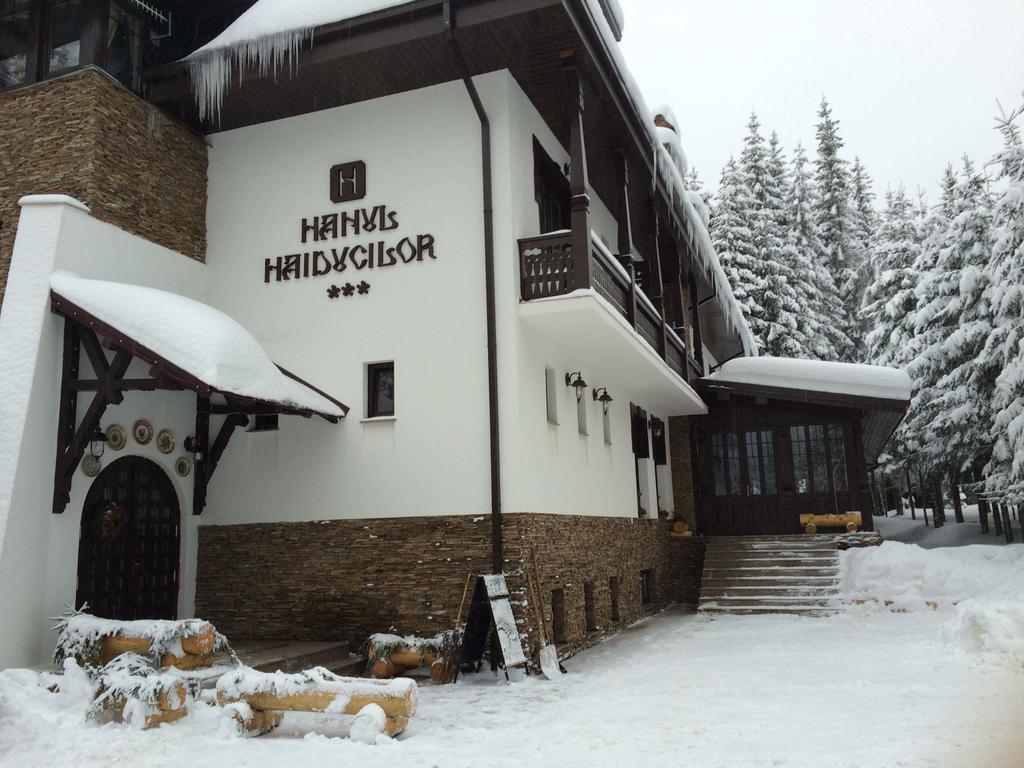 Hanul Haiducilor Obarsia-Lotrului Exterior photo