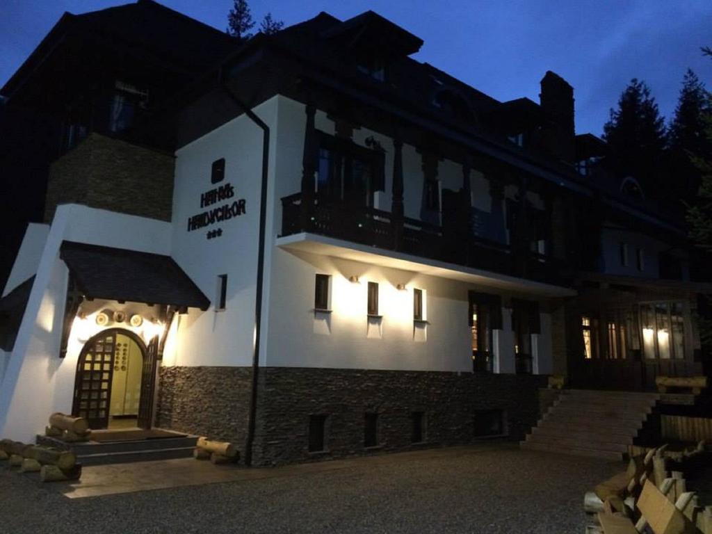 Hanul Haiducilor Obarsia-Lotrului Exterior photo